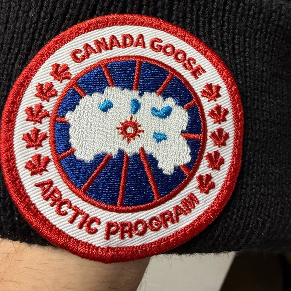 Canada Goose winter hat - Picture 2 of 4